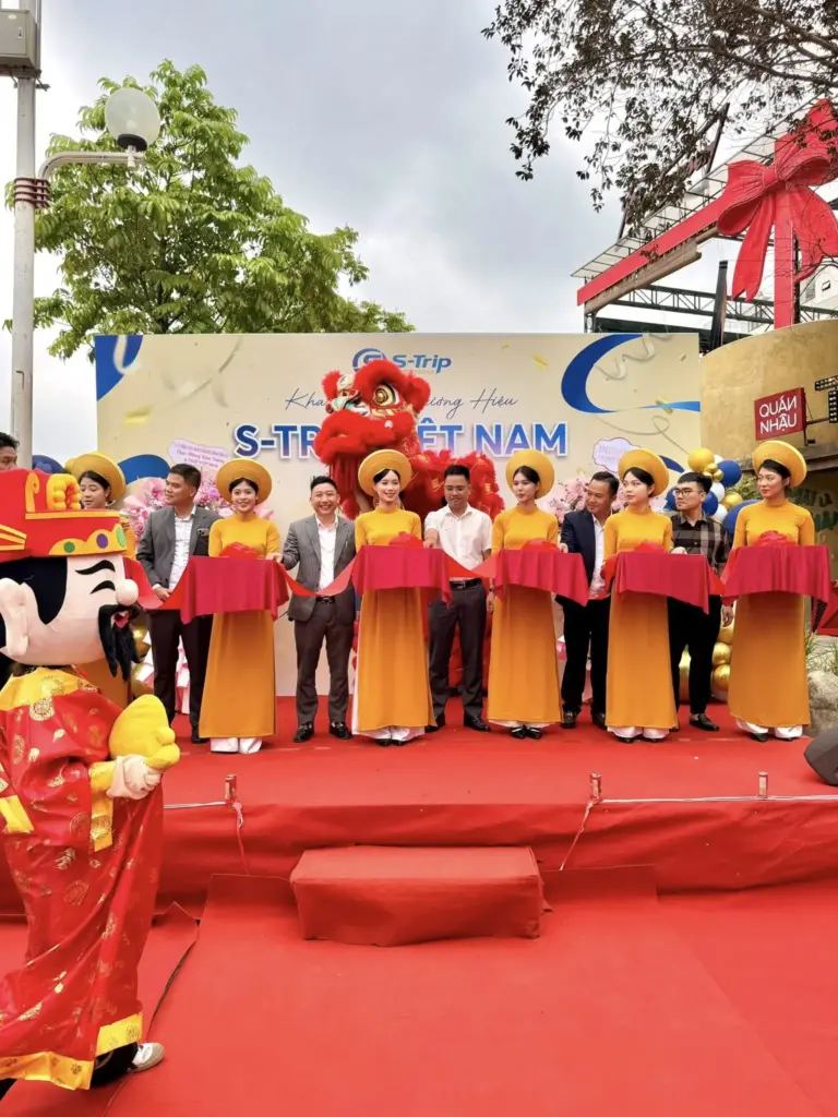 Khai Trương