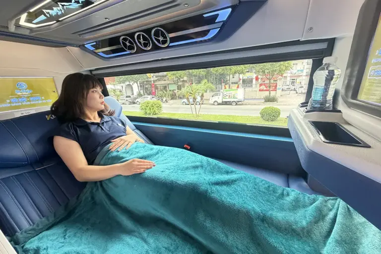 Xe cabin 24 vip + Limousine 11s